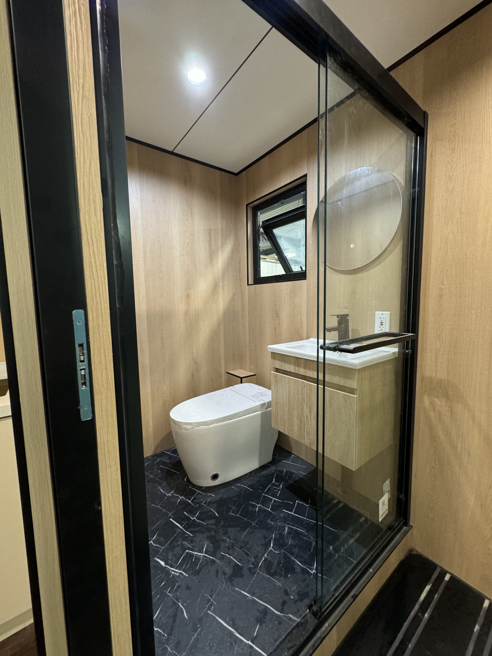 MagicPod kitchen full kitchenette with appliances